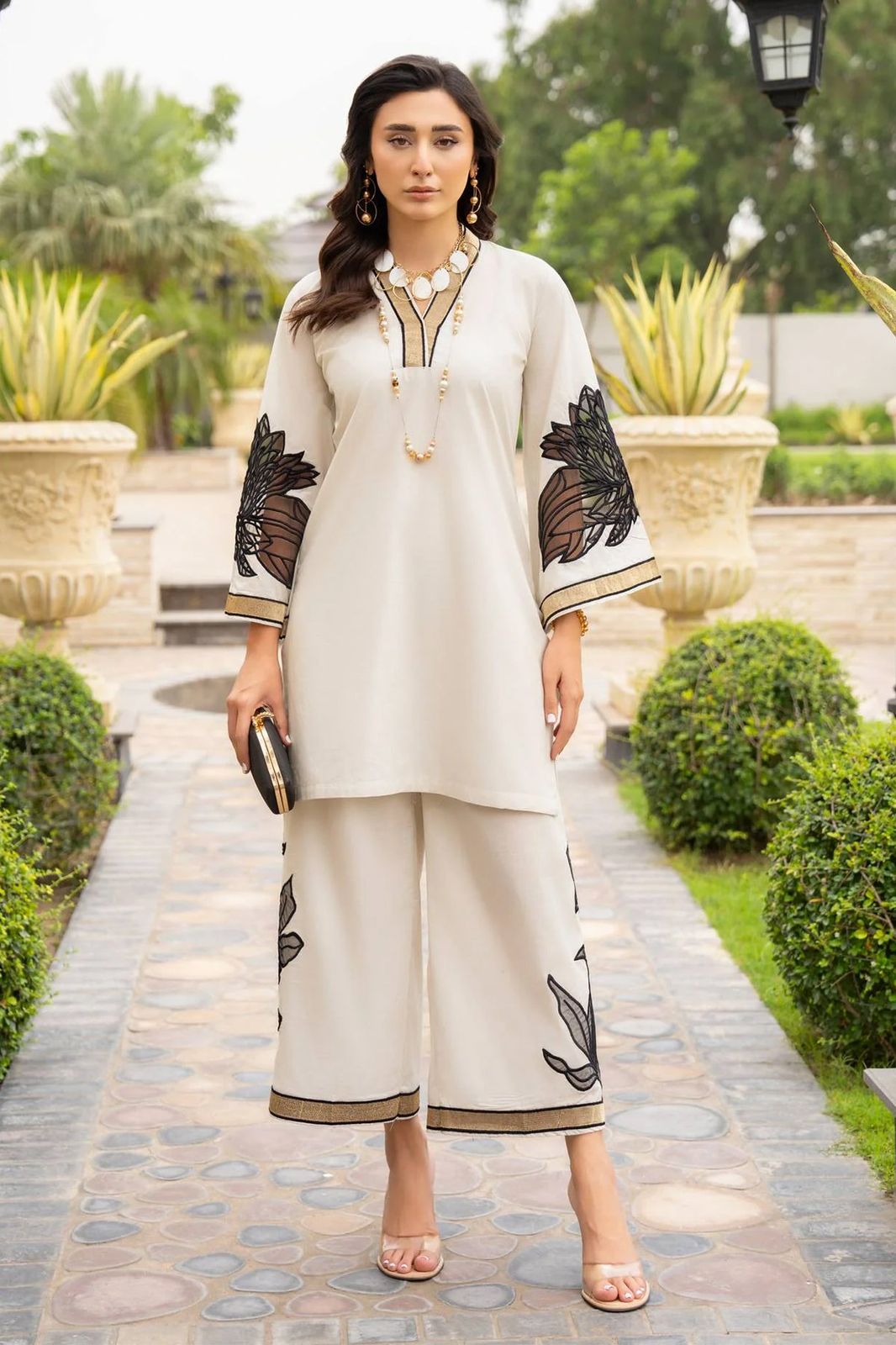 Brand Fiona Vol'24 Available in Winter Dhanak Fabrics 2pc!!